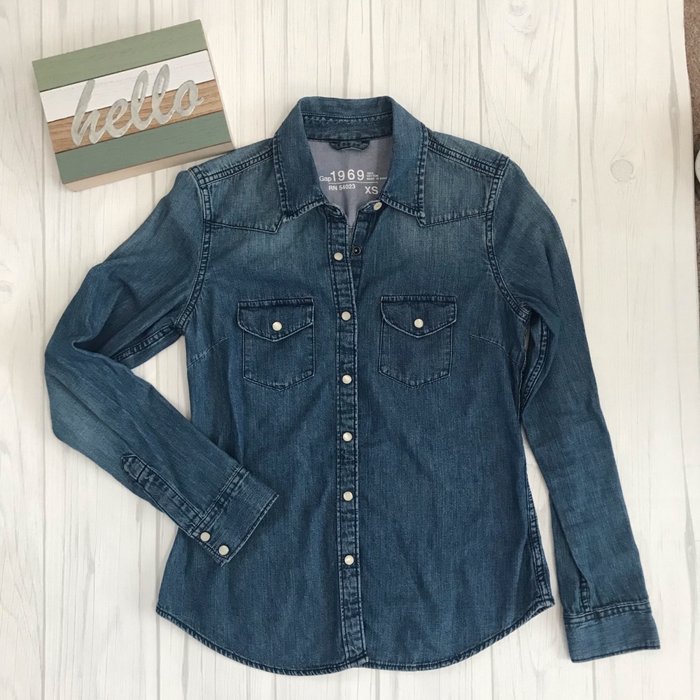 💕3 for $20!💕 GAP Denim Shirt